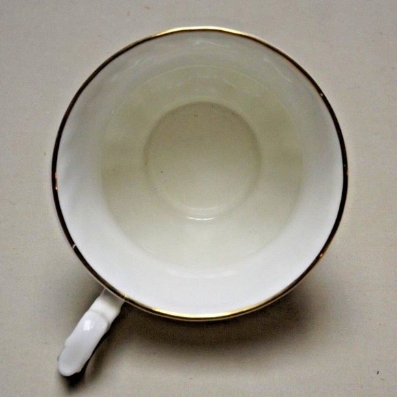 Royal Dover Bone China England Red Roses Pattern Tea Cup and Saucer - Picture 12 of 14